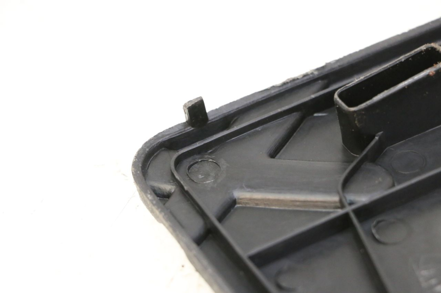 photo de CACHE BATTERIE KYMCO AGILITY 4T 50 (2005 - 2018) - Zoom état d’usage