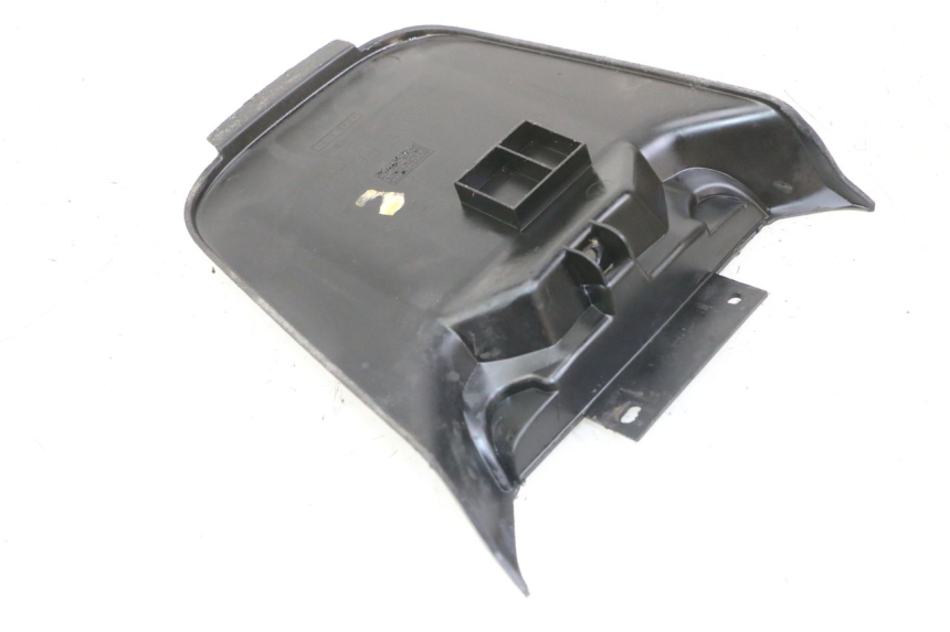 photo de CACHE BATTERIE MBK BOOSTER SPIRIT NAKED 50 (2004 - 2017) - Détail de la pièce