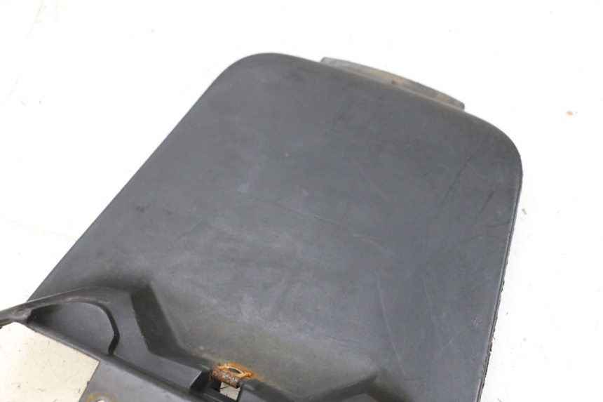 photo de CACHE BATTERIE MBK BOOSTER SPIRIT NAKED 50 (2004 - 2017) - Détail de la pièce