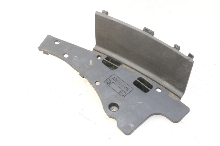 photo de CACHE BATTERIE SUZUKI BURGMAN 125 (2007 - 2014) - Vue principale