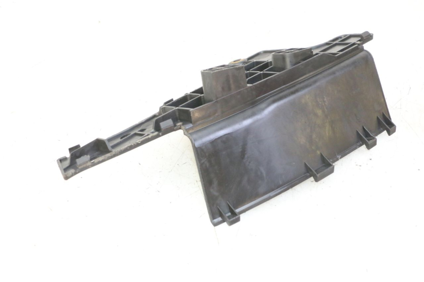 photo de CACHE BATTERIE SUZUKI BURGMAN 125 (2007 - 2014) - Détail de la pièce