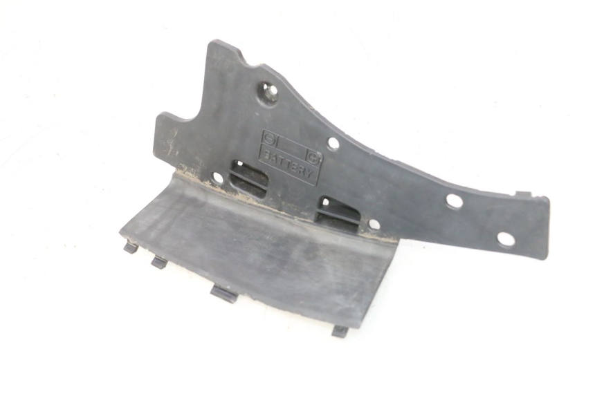 photo de CACHE BATTERIE SUZUKI BURGMAN 125 (2007 - 2014) - Vue principale
