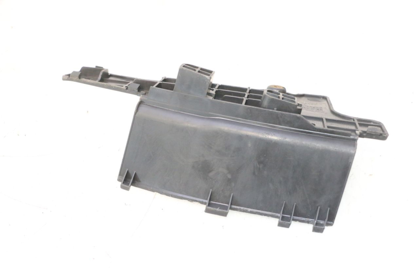 photo de CACHE BATTERIE SUZUKI BURGMAN 125 (2007 - 2014) - Vue d’ensemble