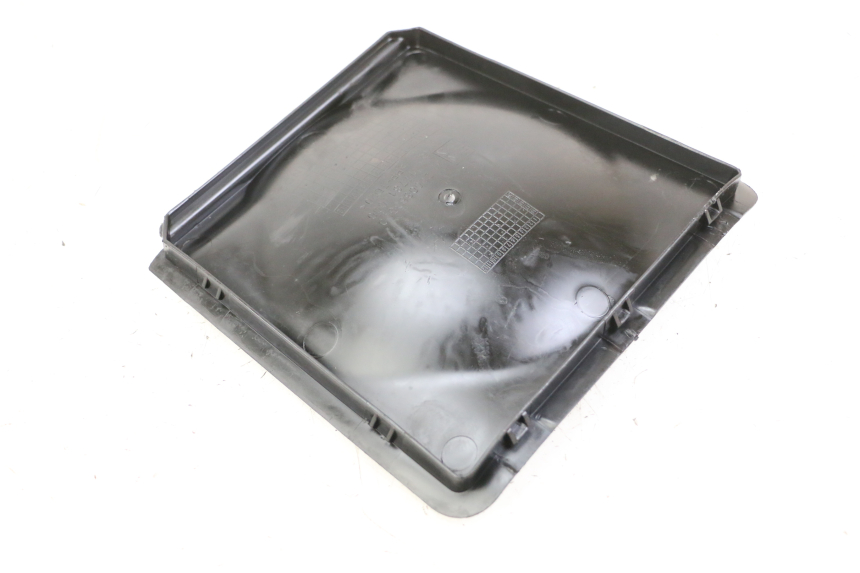 photo de CACHE BATTERIE PEUGEOT CITYSTAR 125 (2011 - 2017) - Autre angle de vue