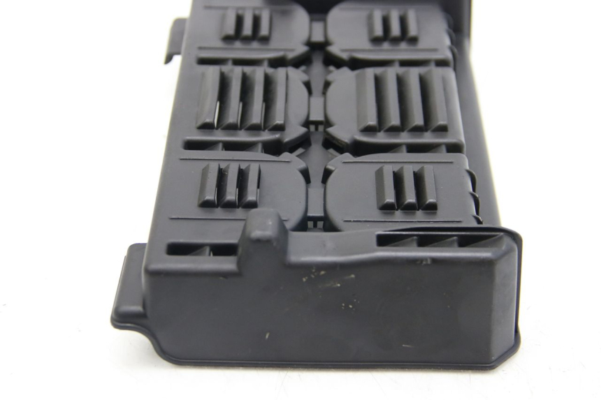 photo de CACHE BATTERIE PEUGEOT E-VIVACITY 1 (2012 - 2018) - Gros plan technique