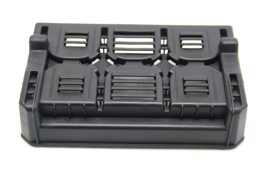 photo de CACHE BATTERIE PEUGEOT E-VIVACITY 1 (2012 - 2018) - Points de fixation