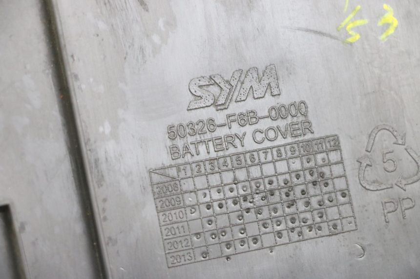 photo de CACHE BATTERIE SYM FIDDLE 3 III 125 (2014 - 2020) - Détail de la pièce