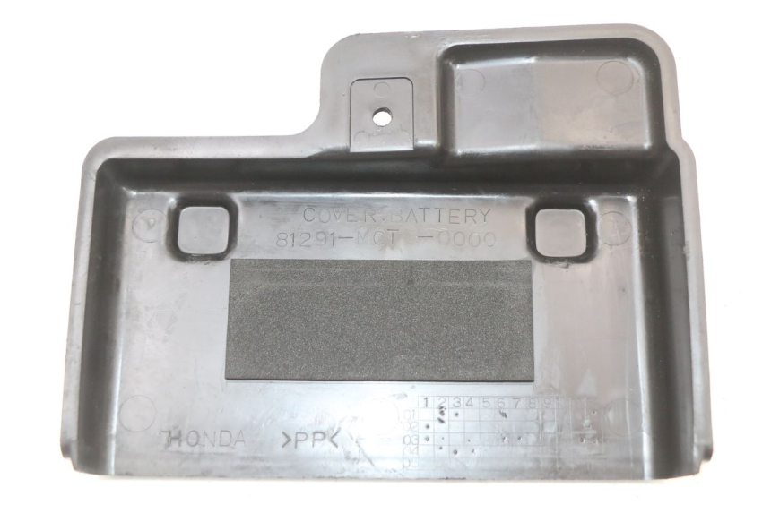photo de CACHE BATTERIE HONDA FJS SILVER WING SILVERWING 400 (2005 - 2008) - Zoom état d’usage