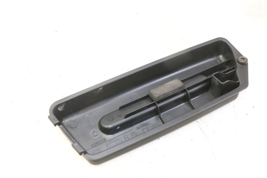 photo de CACHE BATTERIE PIAGGIO FLY 2T 50 (2004 - 2017) - Autre angle de vue