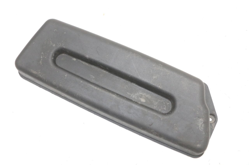 photo de CACHE BATTERIE PIAGGIO FLY 4T 50 (2004 - 2010) - Détail de la pièce