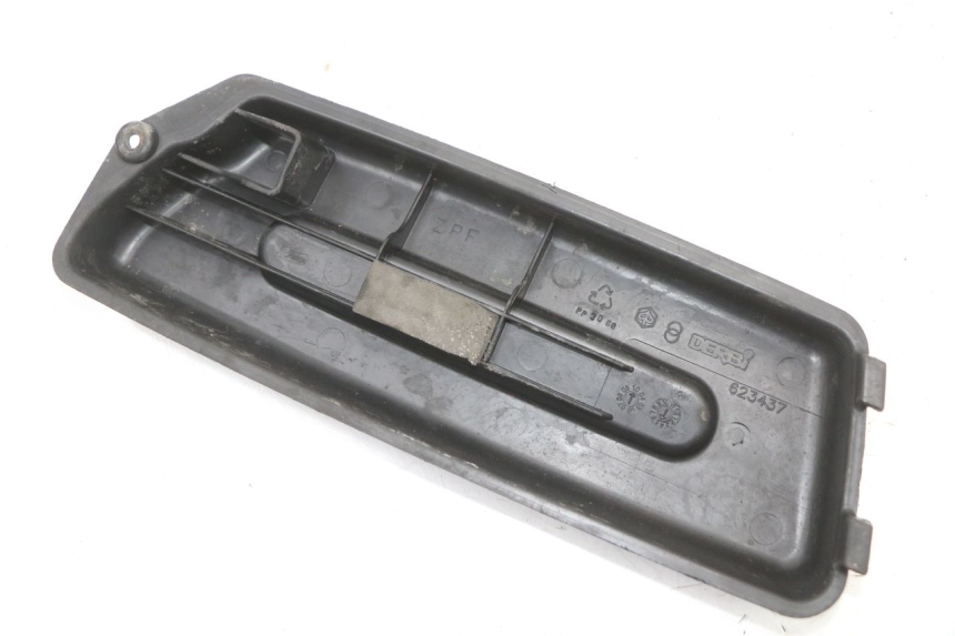 photo de CACHE BATTERIE PIAGGIO FLY 4T 50 (2004 - 2010) - Autre angle de vue