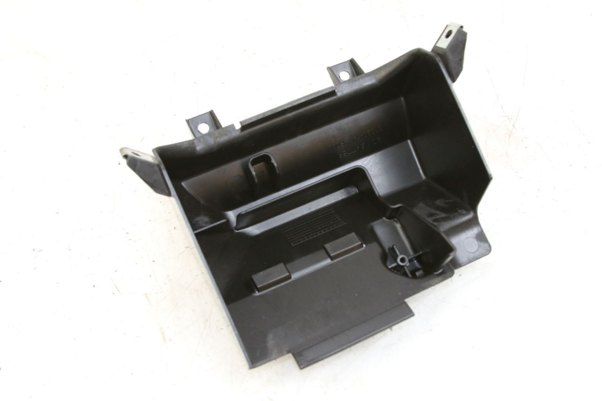 photo de CACHE BATTERIE HONDA FORZA 125 (2015 - 2016) - Zoom état d’usage
