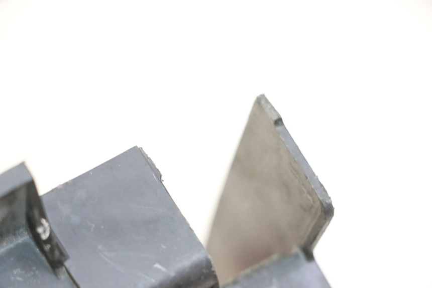 photo de CACHE BATTERIE YAMAHA FZ6 FAZER S2 600 (2007 - 2011) - Détail de la pièce