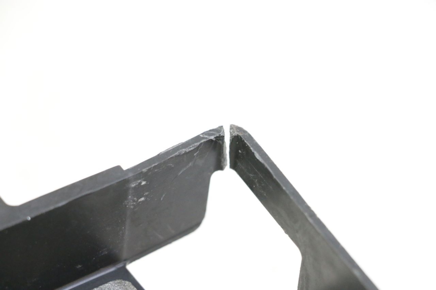 photo de CACHE BATTERIE YAMAHA FZ6 FAZER S2 600 (2007 - 2011) - Autre angle de vue