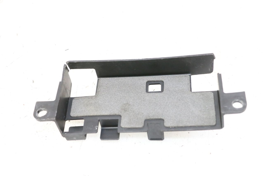 photo de CACHE BATTERIE YAMAHA FZ6 FAZER S2 600 (2007 - 2011) - Gros plan technique