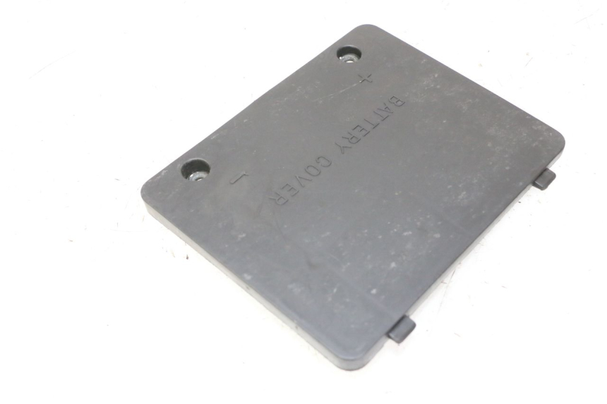 photo de CACHE BATTERIE DAELIM HISTORY 125 (2001 - 2002) - Zoom état d’usage