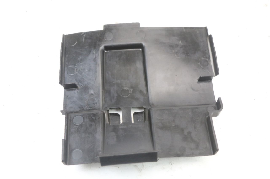 photo de CACHE BATTERIE HONDA CBR F 1000 (1993 - 1996) - Gros plan technique