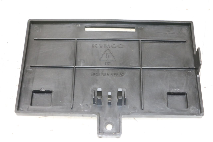 photo de CACHE BATTERIE KYMCO K-PW K-PIPE 50 (2012 - 2017) - Détail de la pièce