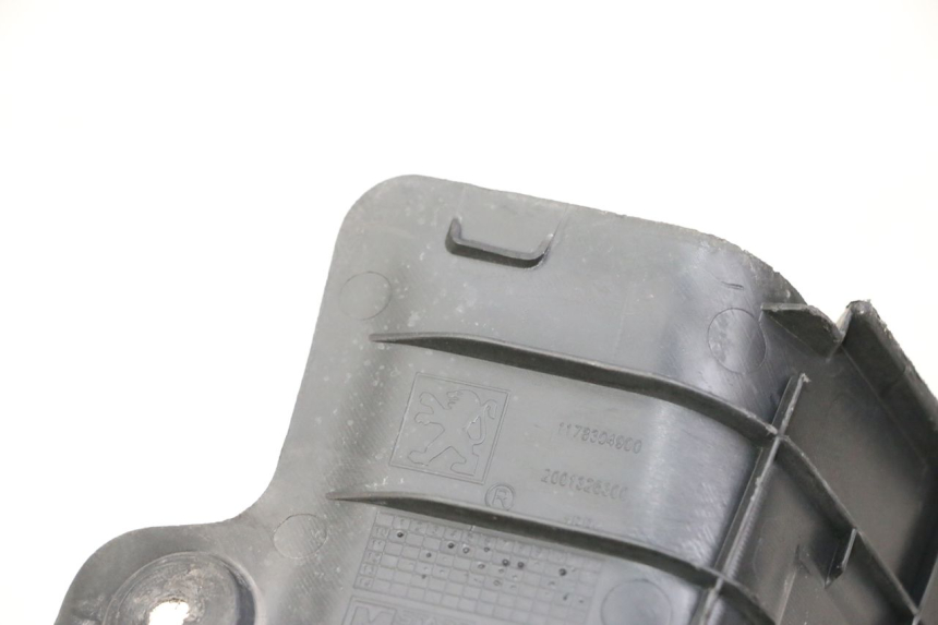 photo de CACHE BATTERIE PEUGEOT KISBEE 2T 50 (2010 - 2017) - Détail de la pièce