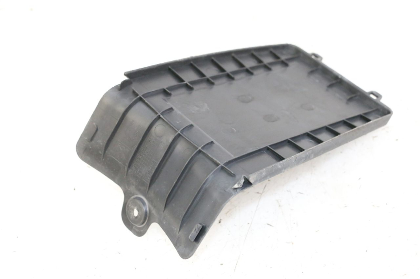 photo de CACHE BATTERIE PEUGEOT KISBEE 2T 50 (2010 - 2017) - Autre angle de vue