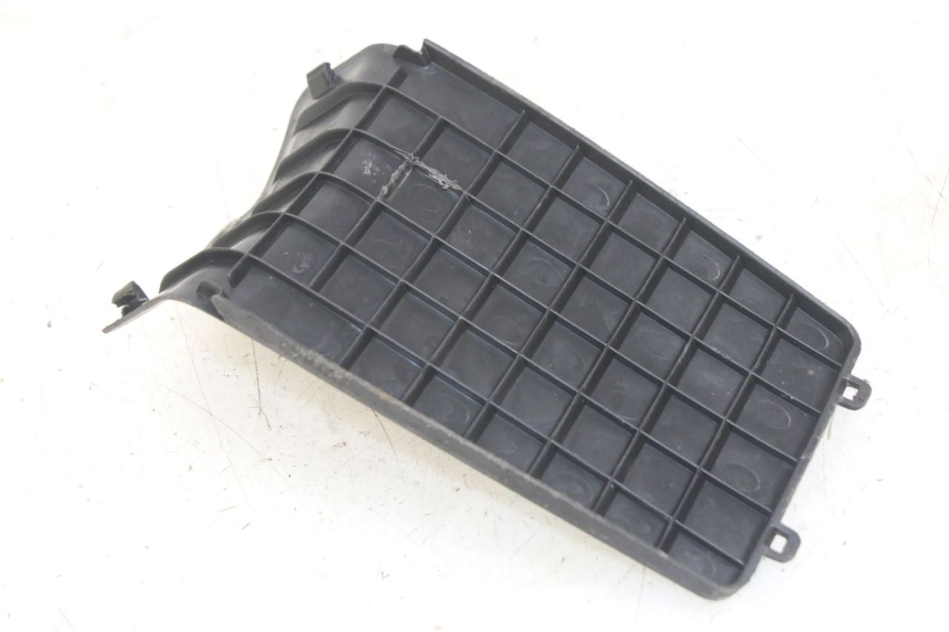 photo de CACHE BATTERIE PEUGEOT KISBEE 4T 50 (2010 - 2017) - Détail de la pièce