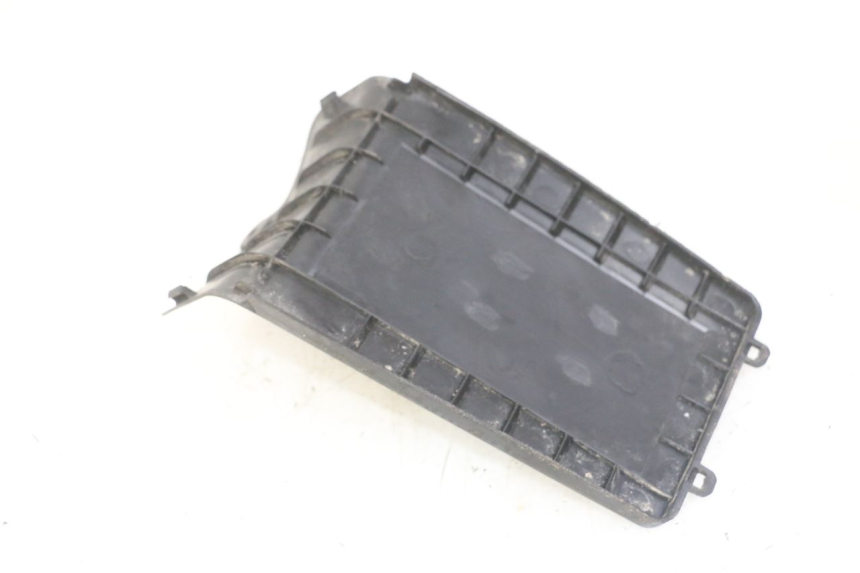 photo de CACHE BATTERIE PEUGEOT KISBEE 4T 50 (2018 - 2022) - Détail de la pièce