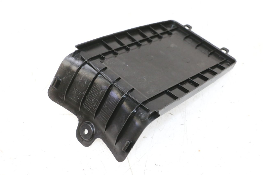 photo de CACHE BATTERIE PEUGEOT KISBEE 4T 50 (2010 - 2017) - Zoom état d’usage