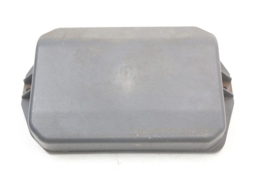 photo de CACHE BATTERIE PIAGGIO LIBERTY 4T 50 (2004 - 2008) - Détail de la pièce