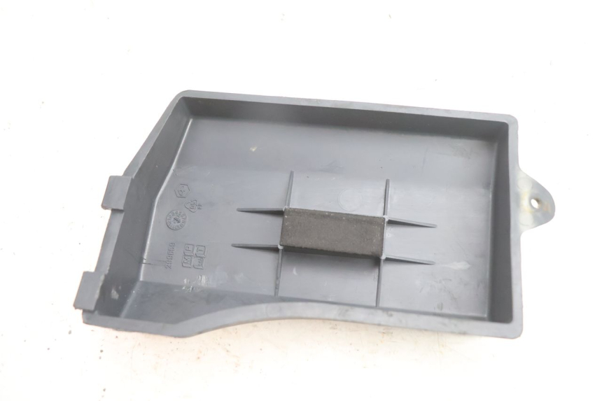 photo de CACHE BATTERIE PIAGGIO LIBERTY 125 (1998 - 2008) - Zoom état d’usage