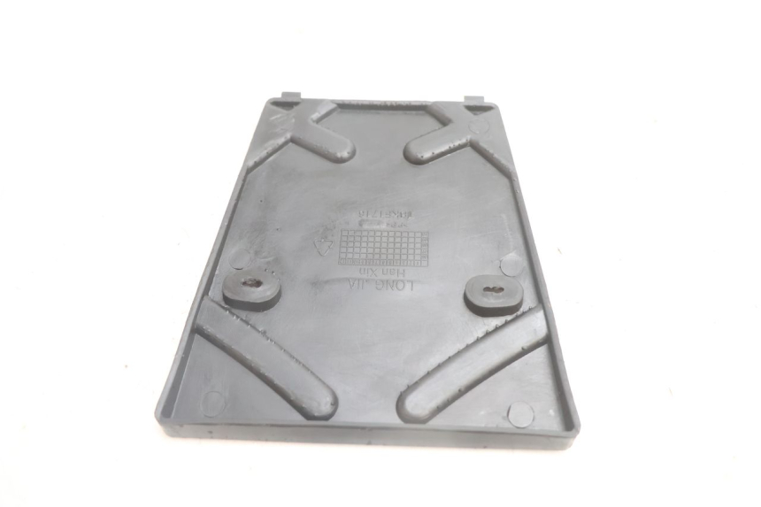 photo de CACHE BATTERIE LONGJIA LJ50QT 8M 2T 50 (2010 - 2017) - Zoom état d’usage