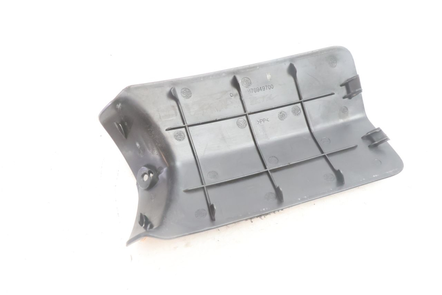 photo de CACHE BATTERIE PEUGEOT LUDIX BLASTER 50 (2006 - 2014) - Vue d’ensemble