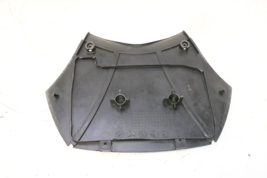 photo de CACHE BATTERIE SYM MIO 50 (2005 - 2010) - Détail de la pièce