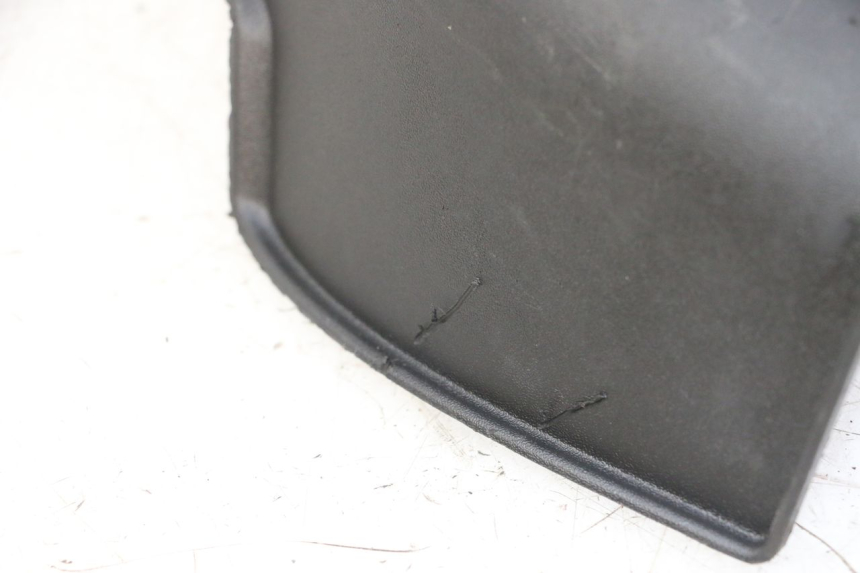 photo de CACHE BATTERIE PIAGGIO MP3 LT 400 (2007 - 2012) - Autre angle de vue