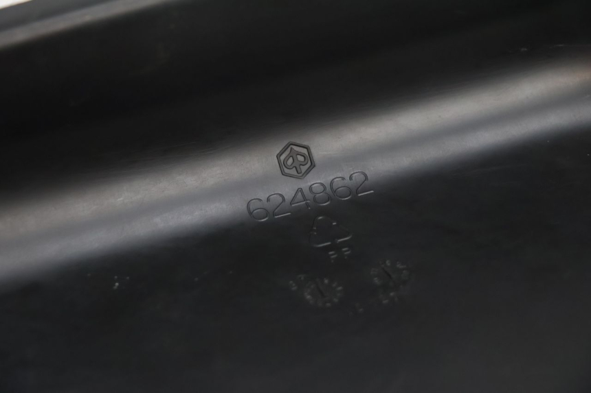 photo de CACHE BATTERIE PIAGGIO MP3 500 (2011 - 2015) - Autre angle de vue