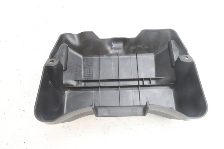 photo de CACHE BATTERIE YAMAHA N-MAX NMAX 125 (2021 - 2024) - Autre angle de vue
