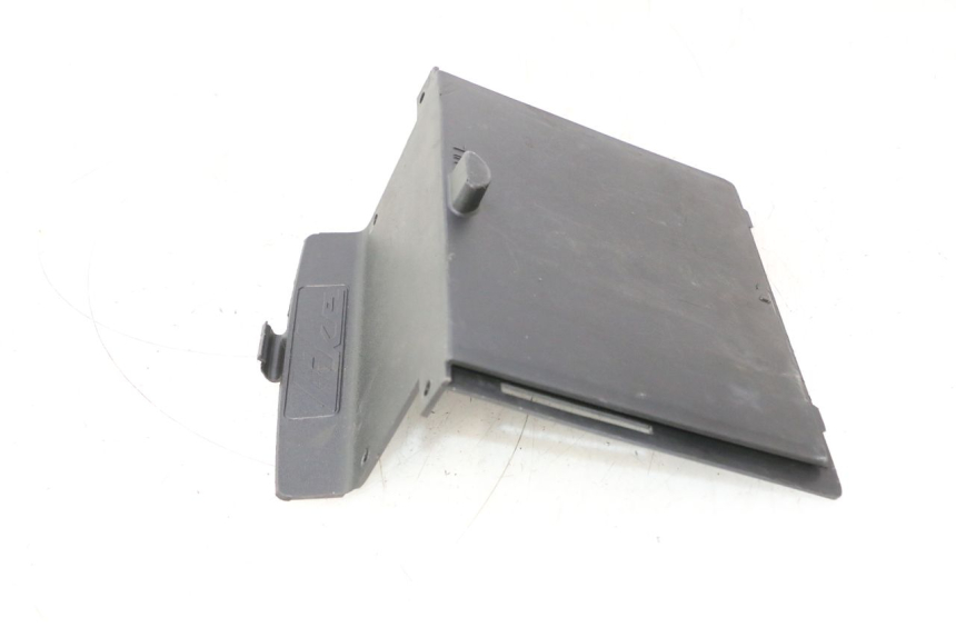 photo de CACHE BATTERIE KYMCO LIKE 4T 50 (2019 - 2025) - Gros plan technique