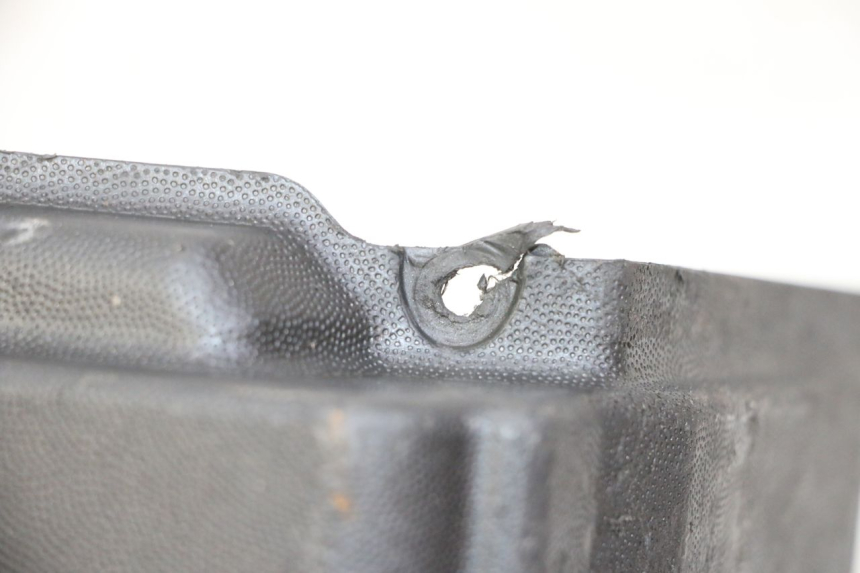 photo de CACHE BATTERIE PIAGGIO NEW TYPHOON 50 (2010 - 2017) - Détail de la pièce