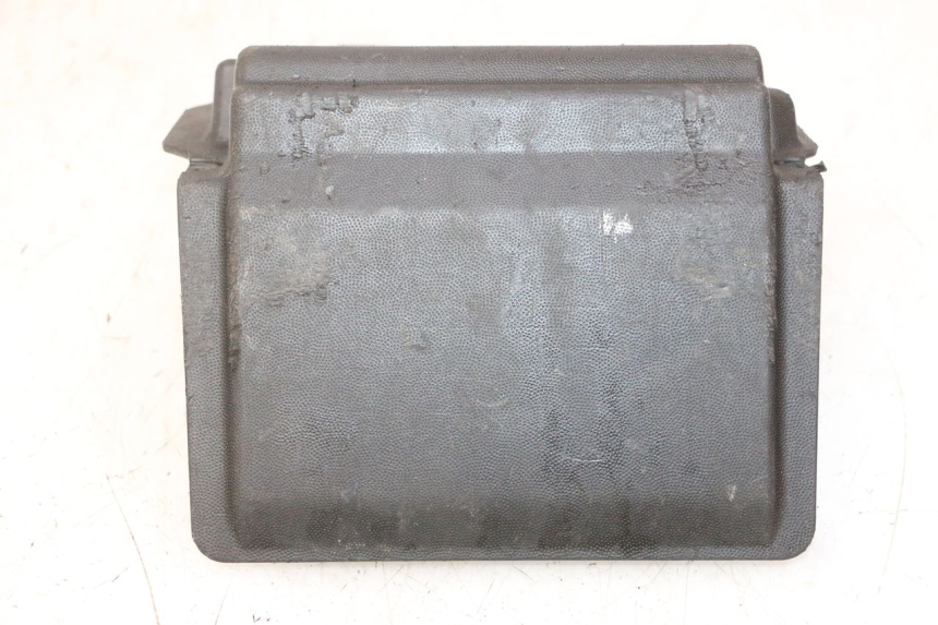 photo de CACHE BATTERIE PIAGGIO NEW TYPHOON 50 (2010 - 2017) - Gros plan technique