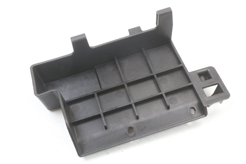 photo de CACHE BATTERIE MOTO GUZZI NORGE 8V GT 1200 (2011 - 2016) - Gros plan technique