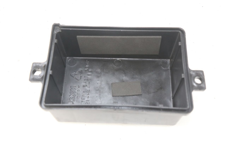 photo de CACHE BATTERIE SYM ORBIT III 3 4T 50 (2018 - 2021) - Détail de la pièce