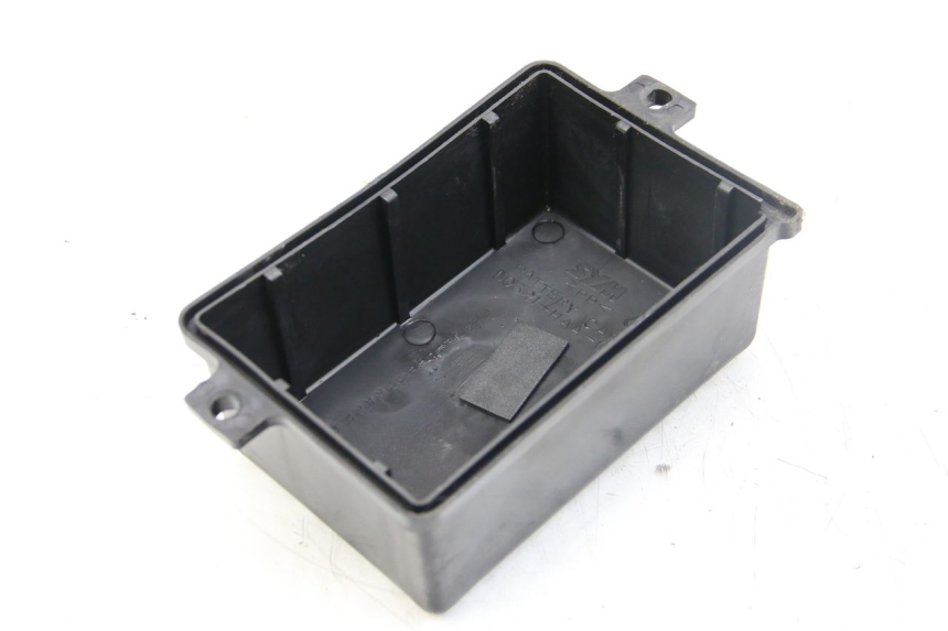 photo de CACHE BATTERIE SYM ORBIT III 3 4T 50 (2021 - 2025) - Zoom état d’usage