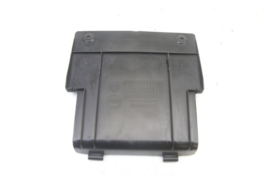 photo de CACHE BATTERIE SYM ORBIT III 3 4T 50 (2021 - 2025) - Autre angle de vue