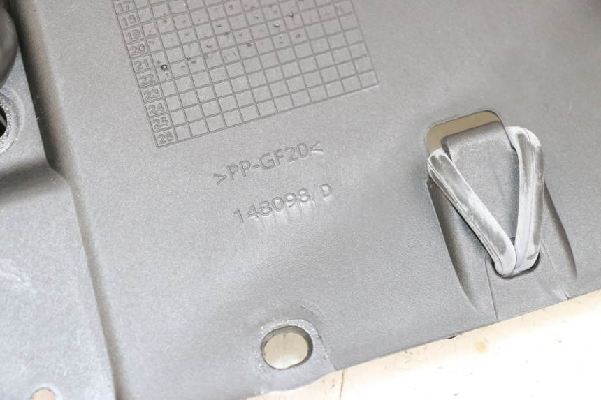 photo de CACHE BATTERIE ROYAL ENFIELD CONTINENTAL GT 650 (2019 - 2024) - Détail de la pièce