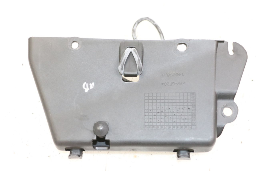 photo de CACHE BATTERIE ROYAL ENFIELD CONTINENTAL GT 650 (2019 - 2024) - Autre angle de vue