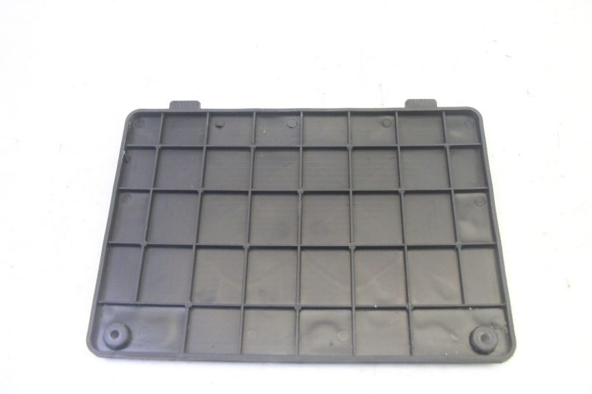 photo de CACHE BATTERIE JM MOTORS SANTANA EVO 50 (2024 - 2026) - Autre angle de vue