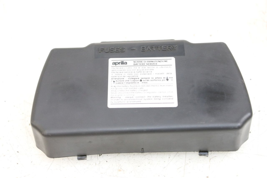photo de CACHE BATTERIE APRILIA SCARABEO 100 (2003 - 2012) - Autre angle de vue