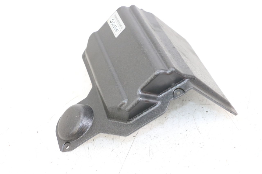 photo de CACHE BATTERIE APRILIA SR MOTARD 50 (2012 - 2018) - Zoom état d’usage