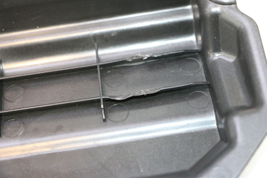 photo de CACHE BATTERIE APRILIA SR MOTARD 50 (2012 - 2018) - Vue d’ensemble