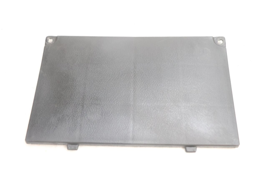 photo de CACHE BATTERIE RAZZO STEED 125 (2012 - 2018) - Détail de la pièce