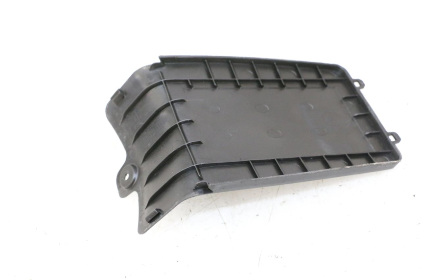 photo de CACHE BATTERIE PEUGEOT STREETZONE I NAKED 2T 50 (2018 - 2020) - Détail de la pièce